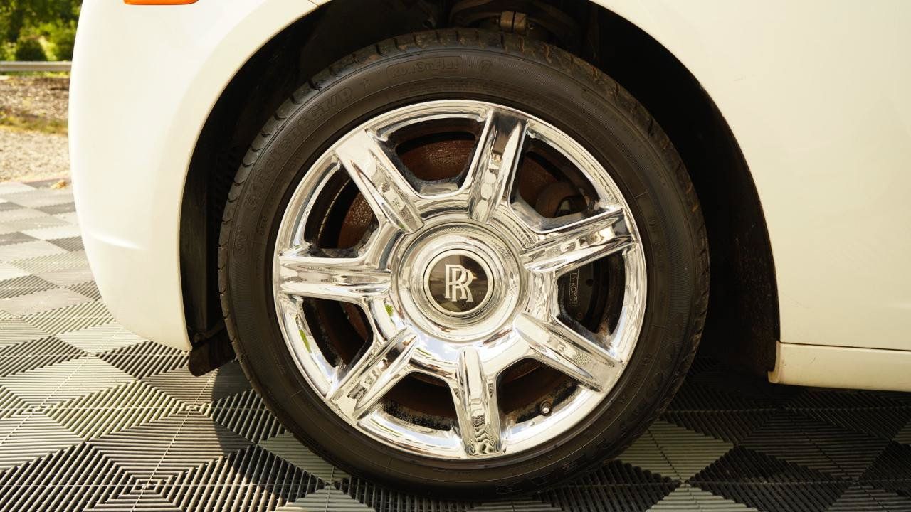 Used 2011 Rolls-Royce Ghost RWD image 27
