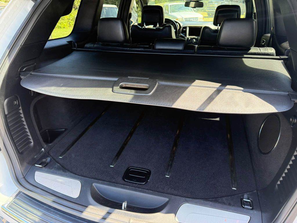 Used 2015 Jeep Grand Cherokee Limited w/ Luxury Group II RWD image 30