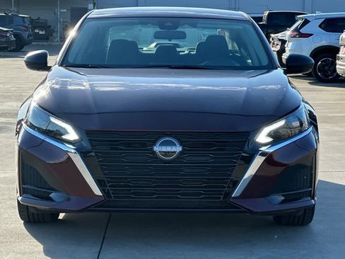 Used 2024 Nissan Altima 2.5 SV image 11