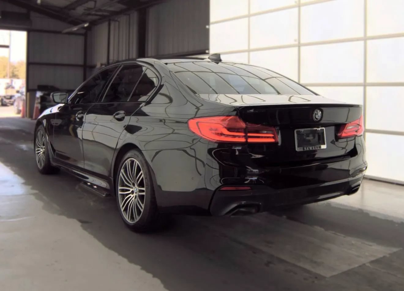 Used 2020 BMW 530i w/ M Sport Package RWD image 2