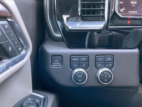 Used 2023 GMC Sierra 1500 SLT w/ SLT Premium Package AWD/4WD image 33