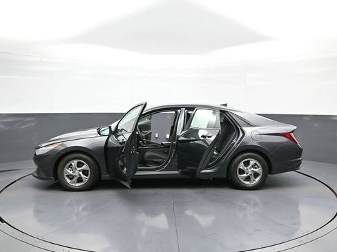 Certified 2021 Hyundai Elantra SE FWD image 42