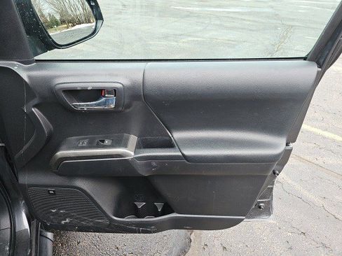 Used 2023 Toyota Tacoma Limited image 15