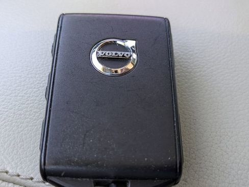 Used 2019 Volvo XC40 T5 Momentum image 32