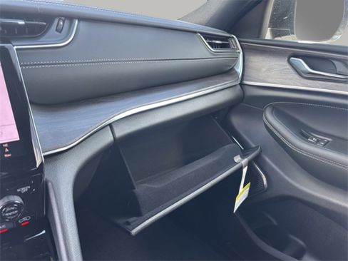 New 2025 Jeep Grand Cherokee L Overland w/ Trailer Tow Package image 19