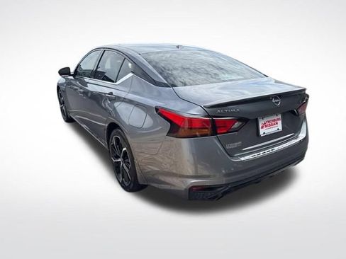 Used 2023 Nissan Altima 2.5 SR w/ SR Premium Package FWD image 5