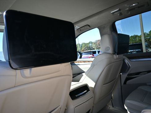 Used 2025 Cadillac Escalade Sport Platinum w/ LPO, ONYX Package image 6