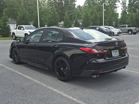 Used 2025 Toyota Camry SE FWD image 6