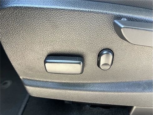 Used 2017 Chevrolet Colorado Z71 image 19