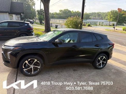 Used 2024 Chevrolet Trax RS FWD image 6