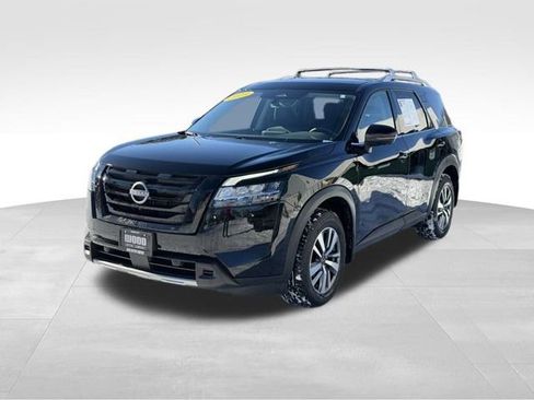 Used 2023 Nissan Pathfinder SL w/ Black Appearance Package image 3