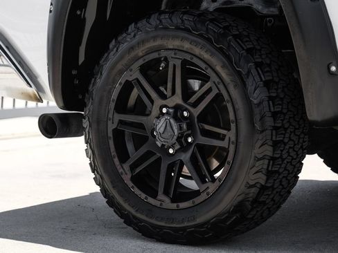 Used 2018 Toyota Tundra SR5 w/ SR5 Upgrade Package AWD/4WD image 56