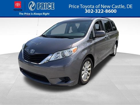 Used 2014 Toyota Sienna LE AWD/4WD image 1