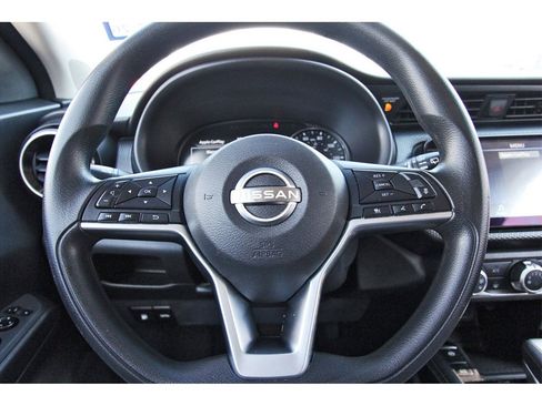 Used 2023 Nissan Kicks SV image 9