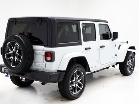 Used 2024 Jeep Wrangler Unlimited w/ Convenience Group image 8