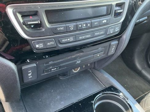 Used 2016 Honda Pilot Touring image 24