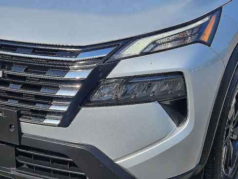 Used 2024 Nissan Rogue SV AWD/4WD image 5