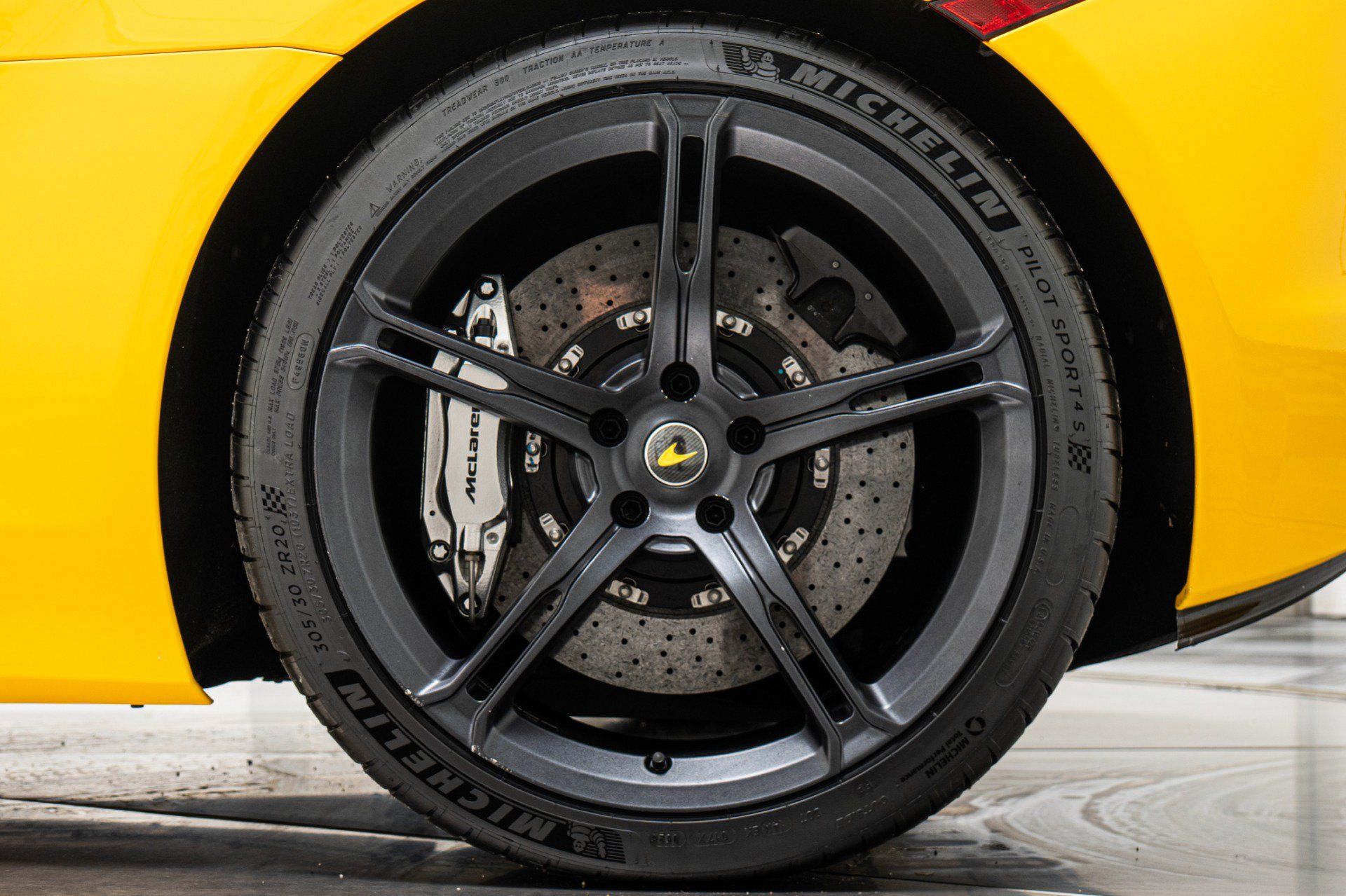 Used 2015 McLaren 650S Spider RWD image 11