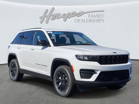 New 2025 Jeep Grand Cherokee Altitude image 2