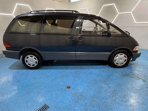 Used 1995 Toyota Previa DX image 10
