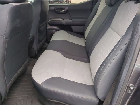 Used 2022 Toyota Tacoma TRD Off-Road image 22