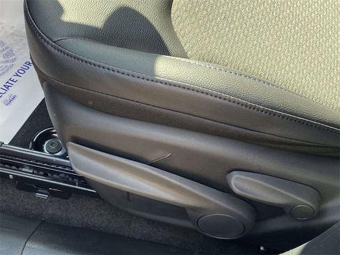 New 2026 Jeep Compass Latitude image 17