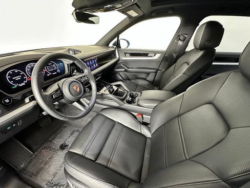 Certified 2026 Porsche Cayenne E-Hybrid AWD/4WD image 4