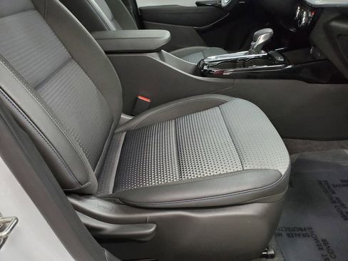 Used 2025 Chevrolet Trax LT w/ LT Convenience Package image 20