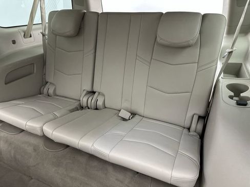 Used 2019 Cadillac Escalade ESV Luxury AWD/4WD image 23