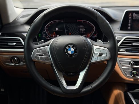 Used 2020 BMW 750i xDrive w/ Executive Package AWD/4WD image 25