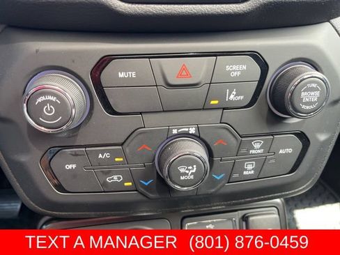 Used 2023 Jeep Renegade Latitude w/ Sun/Sound Group AWD/4WD image 21