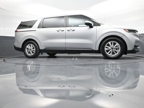 Certified 2023 Kia Carnival LX image 30