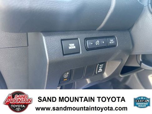 Used 2025 Nissan Frontier SV w/ SV Convenience Package RWD image 12