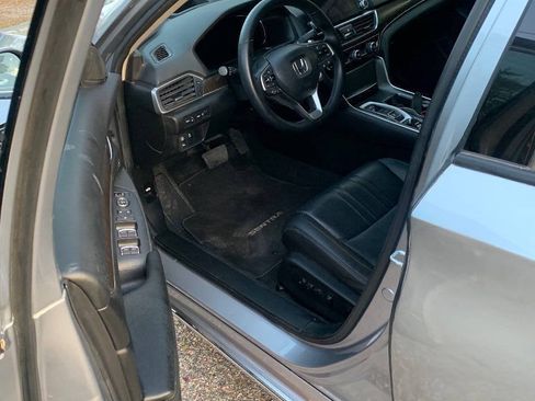 Used 2021 Honda Accord Touring image 3
