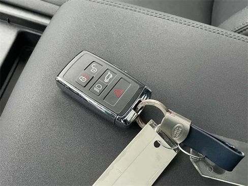 Used 2023 Land Rover Defender 110 S image 34