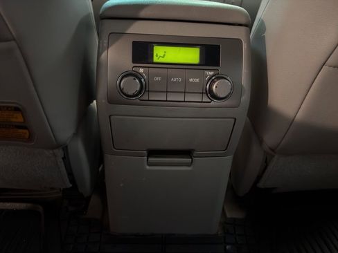 Used 2010 Toyota Highlander Limited image 18