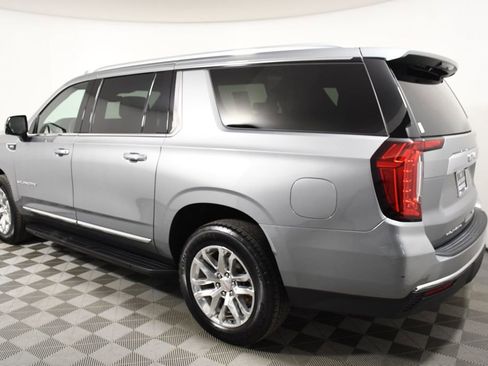 Used 2023 GMC Yukon XL SLT w/ SLT Premium Package image 3