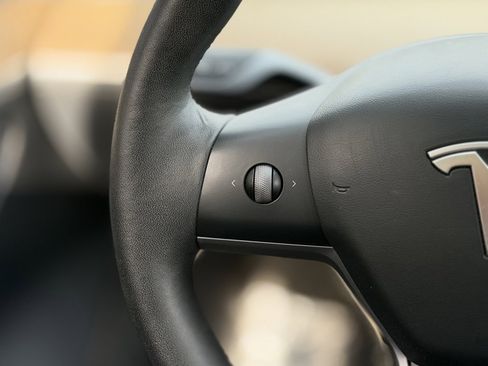 Used 2022 Tesla Model 3 Standard Range image 44