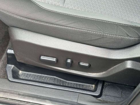 Used 2017 Ford Escape SE w/ Equipment Group 201A FWD image 19