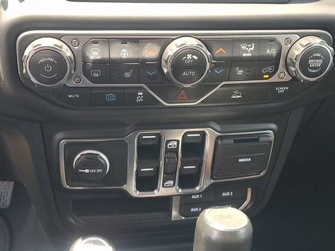 Used 2023 Jeep Wrangler Unlimited Sahara w/ Cold Weather Group AWD/4WD image 15