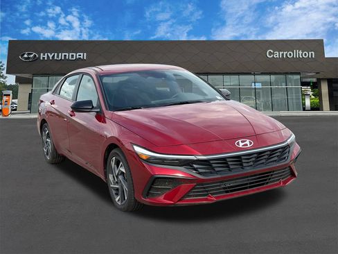 Certified 2025 Hyundai Elantra Sport FWD image 3