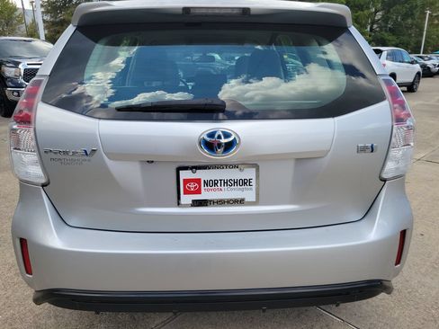 Used 2016 Toyota Prius V Four FWD image 5
