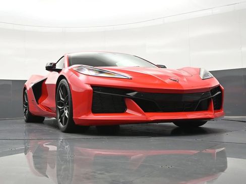 Used 2024 Chevrolet Corvette Z06 w/ Stealth Interior Trim Package RWD image 31