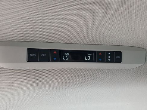 Used 2024 Toyota Sienna XLE FWD image 13