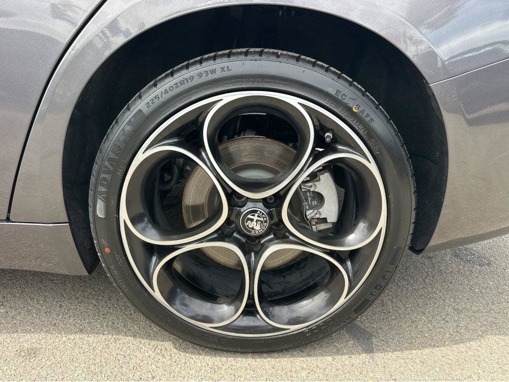 Used 2022 Alfa Romeo Giulia Ti AWD/4WD image 14