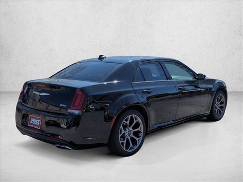 Used 2018 Chrysler 300 Touring w/ Sport Appearance Package image 5