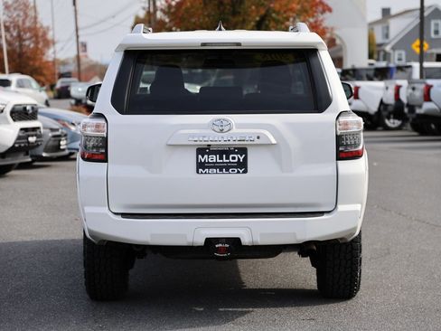 Used 2018 Toyota 4Runner SR5 Premium image 3