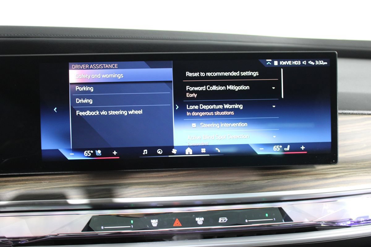 Used 2023 BMW i7 xDrive60 AWD/4WD image 28