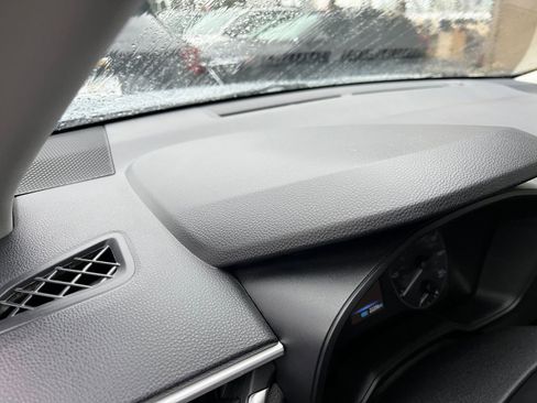 Used 2025 Toyota Corolla Cross LE image 34