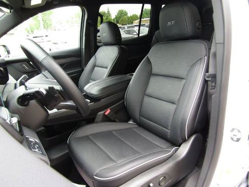 Used 2025 Buick Enclave Sport Touring AWD/4WD image 24